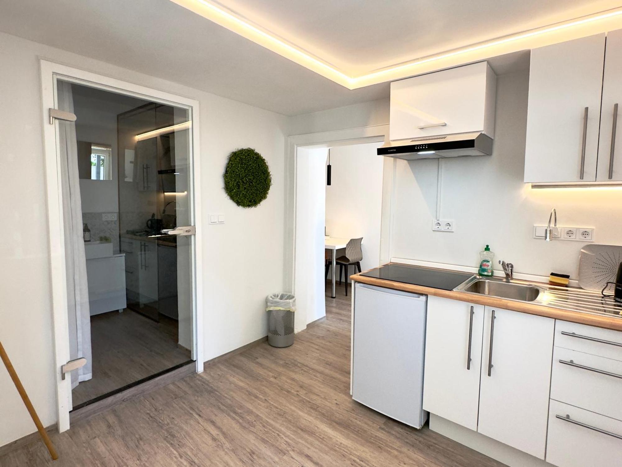 Beefree Cozy Mini Loft35 I Free Parking I Bus Stop Apartment *
